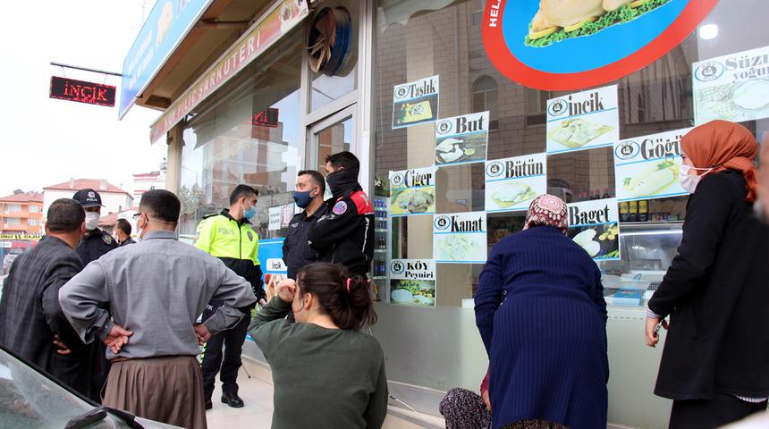 Şarküteride çalışan kadını av tüfeğiyle öldürüp kaçtı