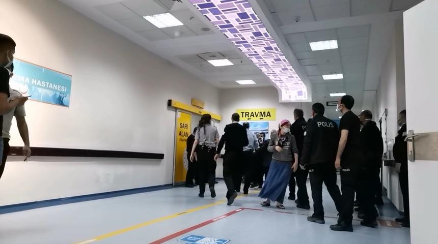 Husumetli komşular arasında satır ve bıçaklı kavga: 10 yaralı