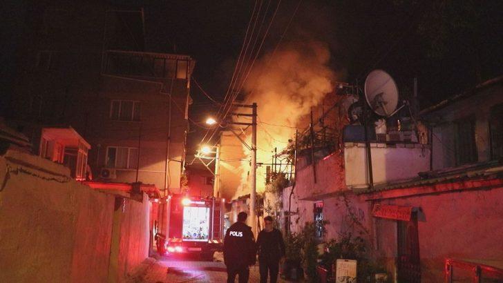 İzmir’de korku dolu gece! Müstakil ev alev alev yandı 1 yaralı Son
