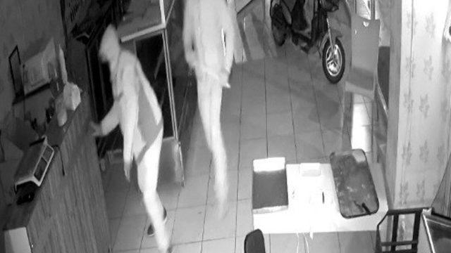 İş yerine giren hırsızlar çalacak bir şey bulamayınca bir tepsi baklava çaldı