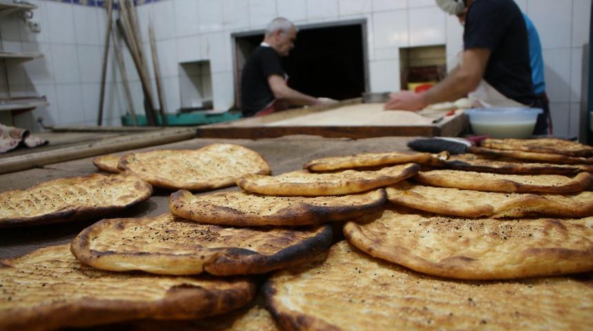 Asırlık fırın, Elazığ’a özgü ‘yağlı’ ve ‘peynirli’ ekmek üretime devam ediyor