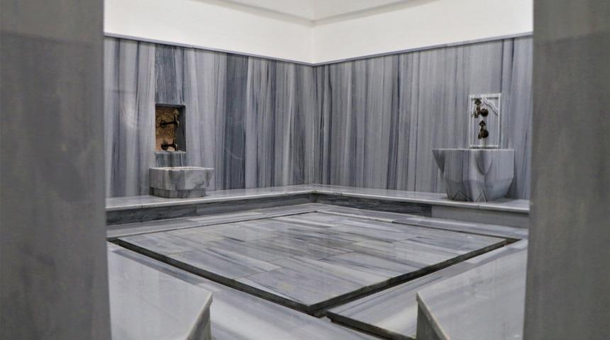 208 yıllık tarihe sahip olan Şifa Hamamı kapılarını açmak için gün sayıyor