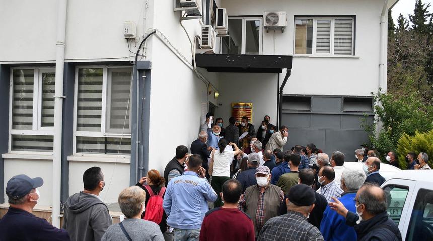 Çiftçilerin tam kapanmaya saatler kala izin belgesi kuyruğu