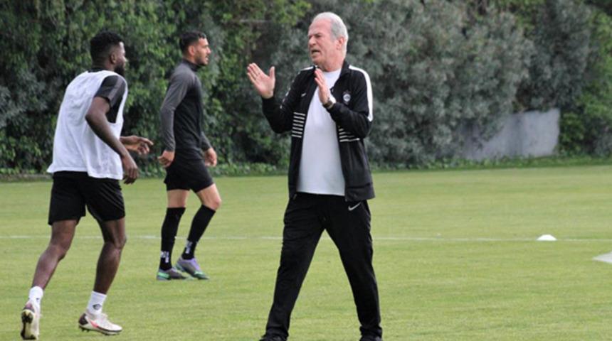  Mustafa Denizli: Buraya laf olsun diye gelmedim