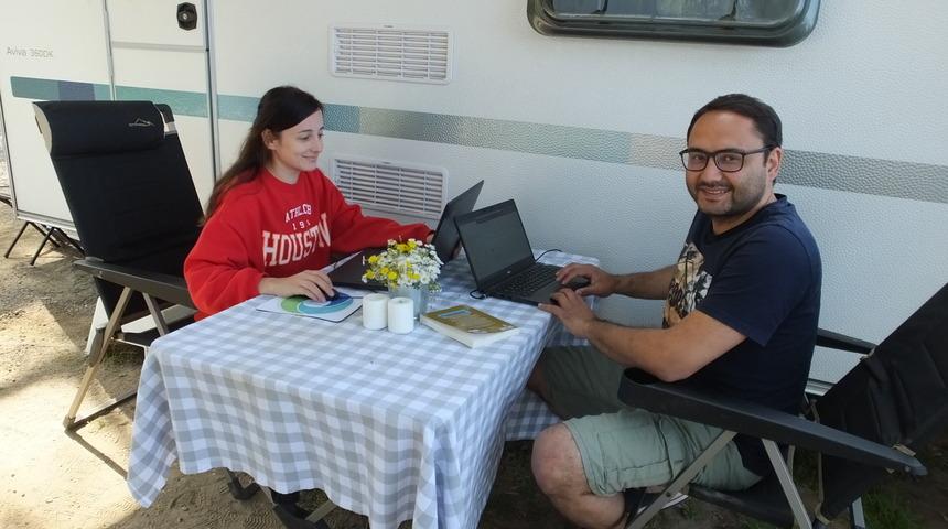 17 gün evde kalmak istemeyenler karavan kamplara akın etti