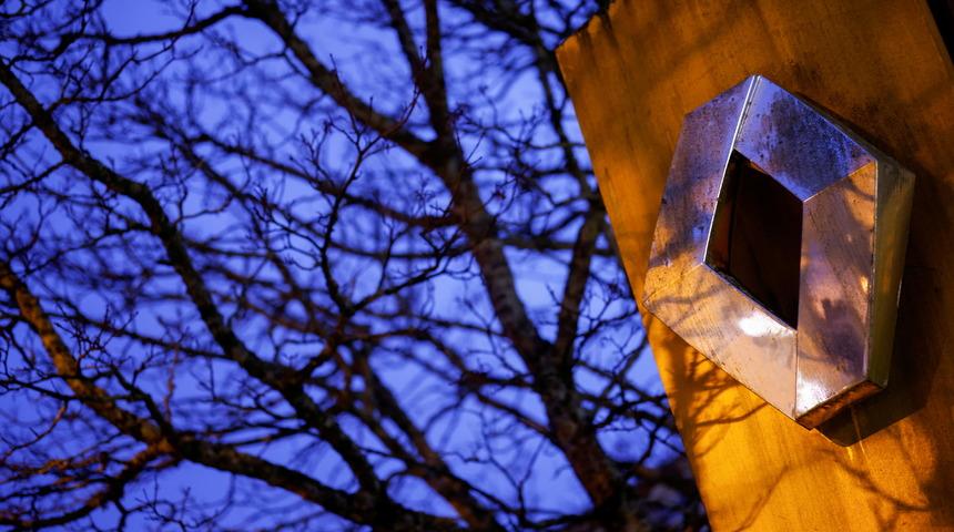 Fransa'da Renault çalışanları, fabrika müdürlerini rehin aldı