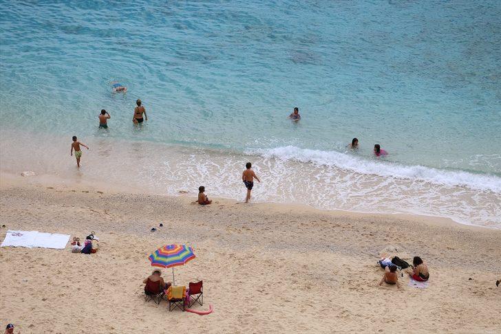 Antalya'nın sahillerinde "tam kapanma" öncesi yoğunluk yaşanıyor G1