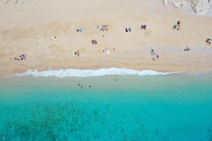 Antalya'nın sahillerinde "tam kapanma" öncesi yoğunluk yaşanıyor G3