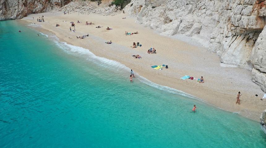 Tam kapanma öncesi sahillere akın ettiler