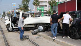 2 saat önce satın alınan kamyonet karşı şeride geçip iki aracı biçti: 2 yaralı