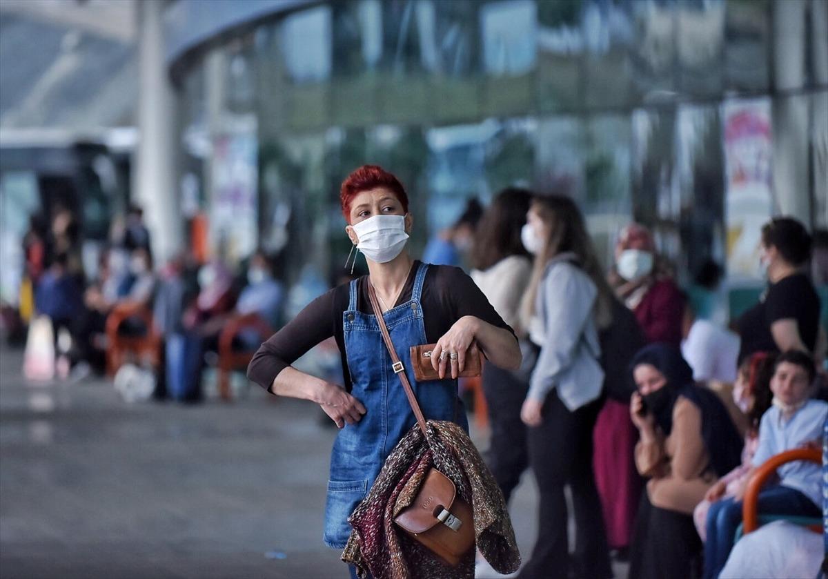 Adana, Mersin, Hatay ve Osmaniye'de, "tam kapanma" &ouml;ncesi hareketlilik yaşandı