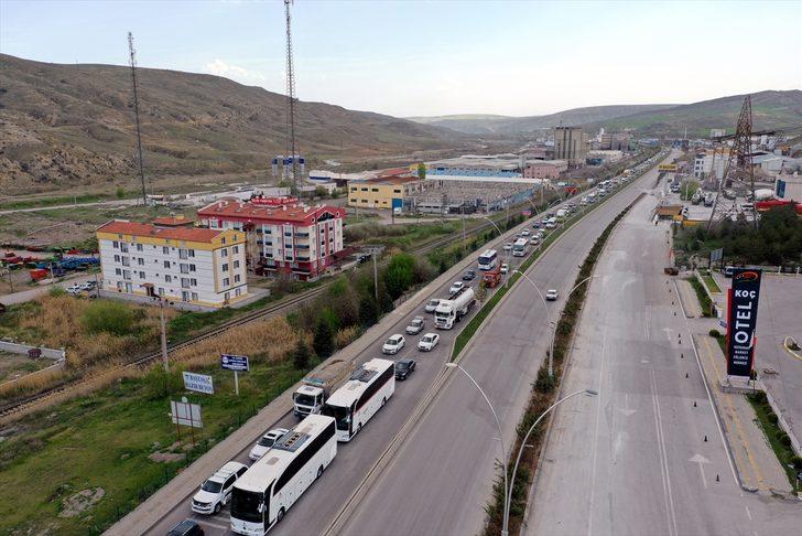 Tam kapanma öncesi Ankara-Çankırı kara yolunda yoğunluk G1