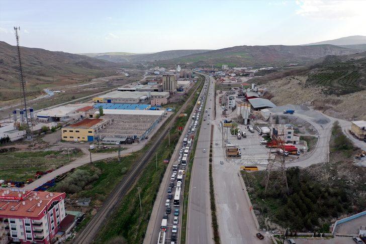 Tam kapanma öncesi Ankara-Çankırı kara yolunda yoğunluk G3