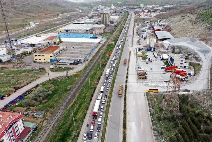 Tam kapanma öncesi Ankara-Çankırı kara yolunda yoğunluk G4