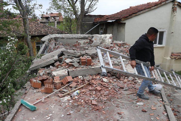 Isparta'da yıktığı duvarın altında kalan kişi yaralandı G2