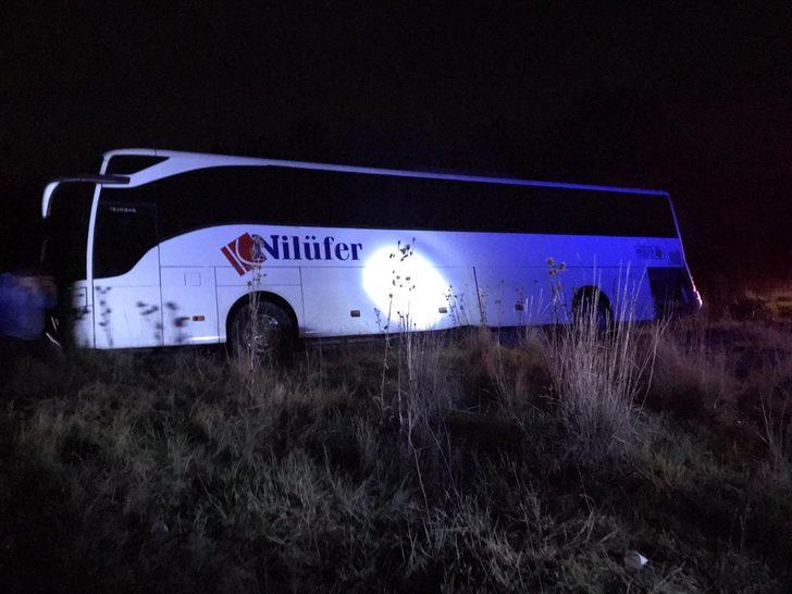 Uşak’ta yolcu otobüsü şarampole düştü: 2 yaralı G2