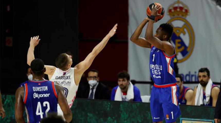 Anadolu Efes, Final Four biletini İstanbul'a bıraktı