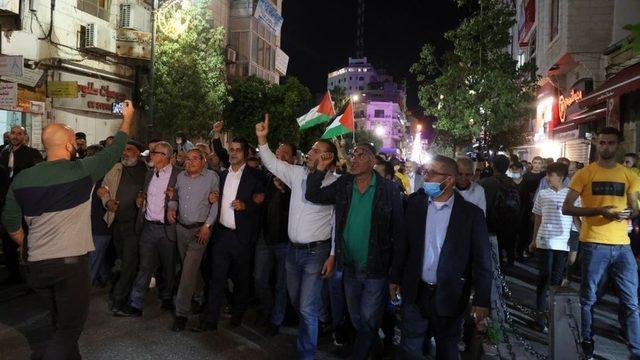 Abbas'ın açıklaması Ramallah sokaklarında protestoyla karşılandı.