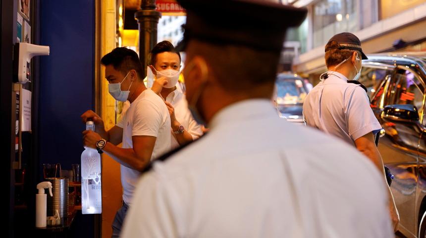 Hong Kong'da bir kişide Covid-19'un iki varyantına birden rastlandı