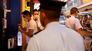 Hong Kong'da bir kişide Covid-19'un iki varyantına birden rastlandı