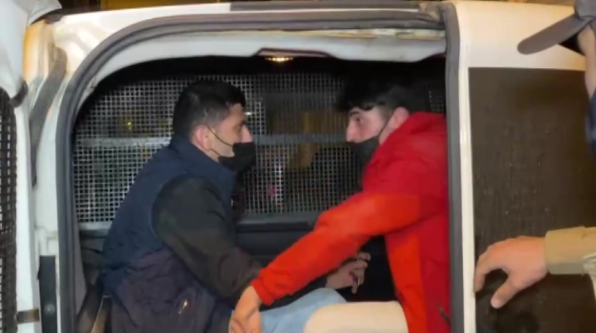 ''Ekmek almaya çıktık'' dediler, uyuşturucuyla yakalandılar