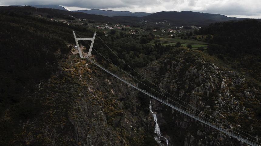 Portekiz'de dünyanın en uzun asma yaya köprüsü açılıyor