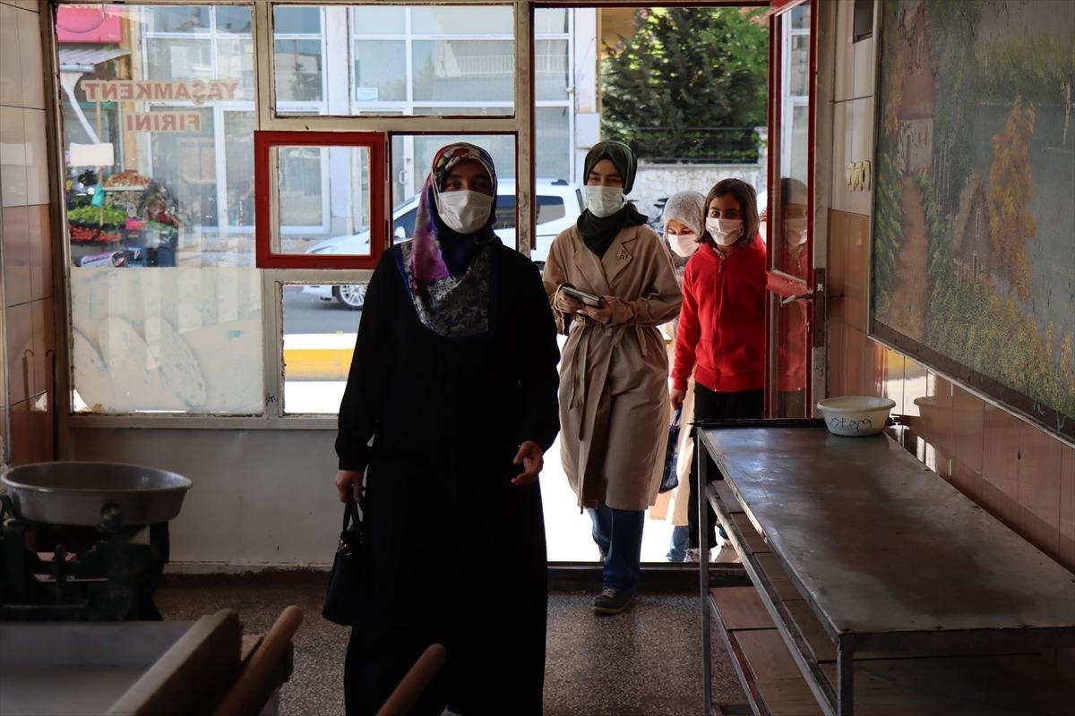 RAHMET VE BEREKET AYI RAMAZAN - Adıyaman'da g&ouml;n&uuml;ll&uuml; kadınlar "zimem defteri" ile 500 bin liraya yakın bor&ccedil; kapattı