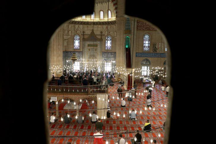 Trakya'da vatandaşlar ikametlerine en yakın camide cuma namazlarını kıldı G1