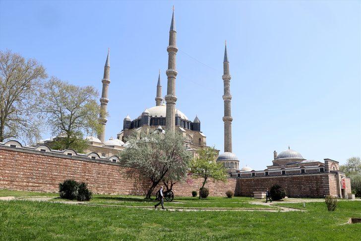 Trakya'da vatandaşlar ikametlerine en yakın camide cuma namazlarını kıldı G3