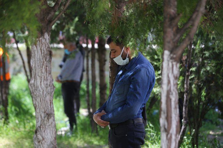 Trakya'da vatandaşlar ikametlerine en yakın camide cuma namazlarını kıldı G4