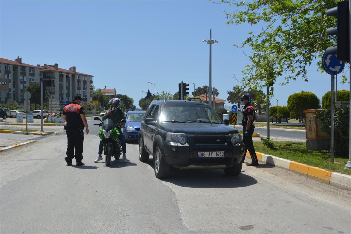 Turizm merkezlerinden Ayvalık'ta "tam kapanma" s&uuml;recinde Kovid-19 tedbirlerine uyuluyor