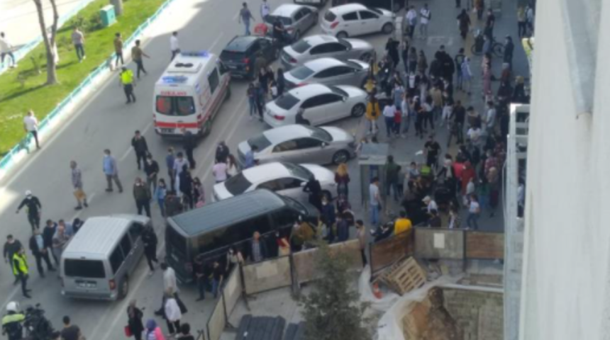 'Omuz atma' kavgası korkunç bitti: 17 yaşındaki genç bıçaklanarak öldürüldü