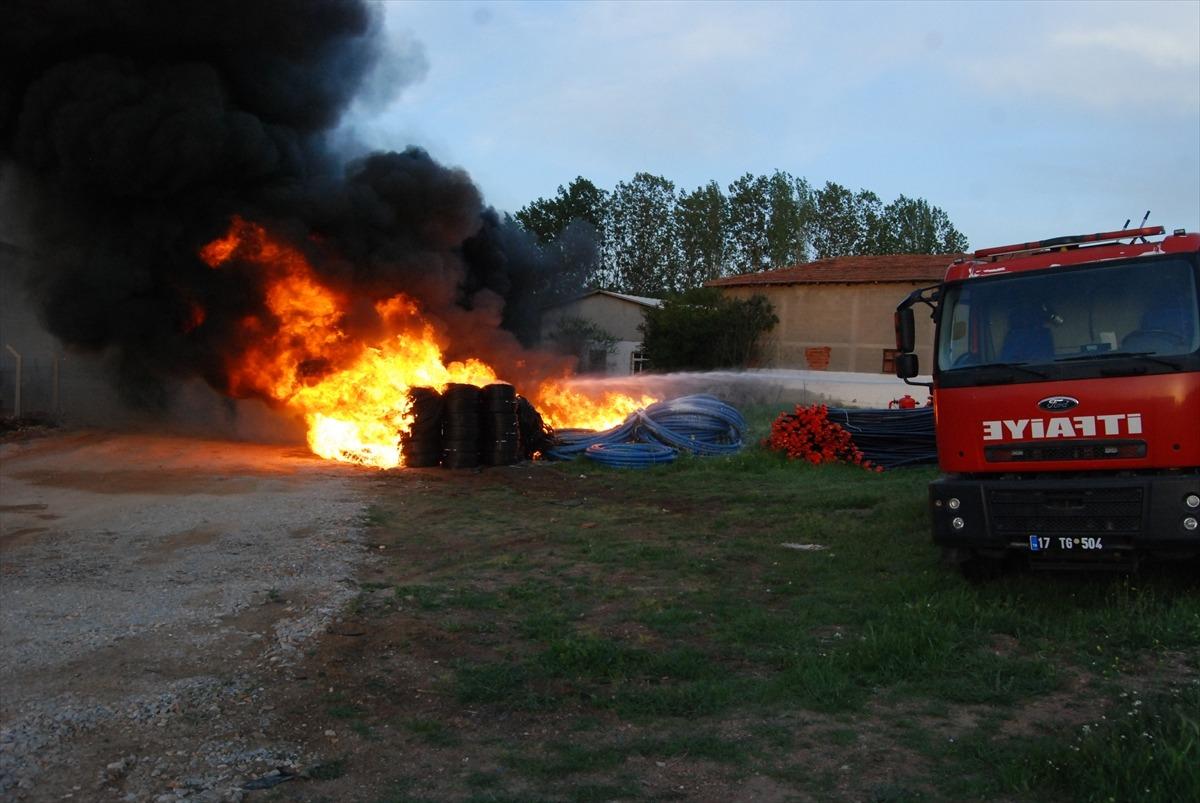 &Ccedil;anakkale'de depo yangını