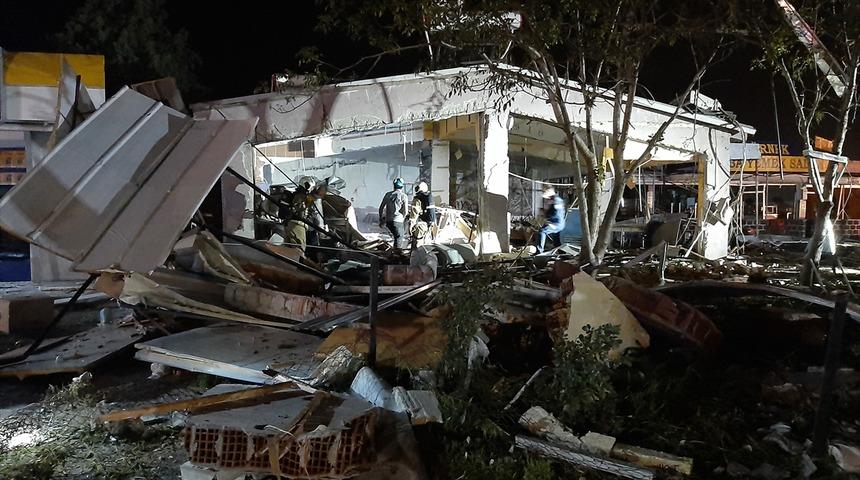 Balıkesir'de bir lokantada tüpten çıkan gazın sıkışması sonucu patlama meydana geldi