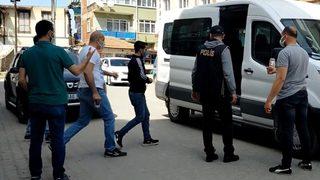 Karantina firarisi markete giderken yakalandı, polislere “Artık ekmek de yemeyeceğim dedi