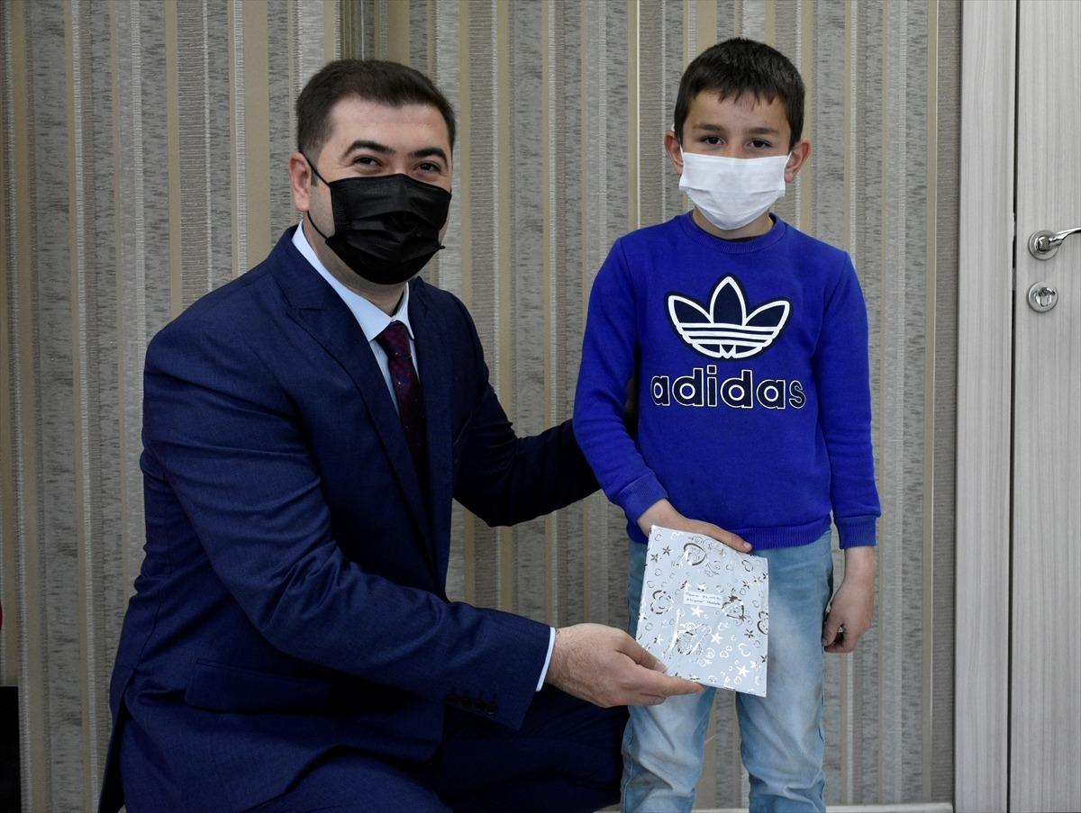 Torul'da haftada bir g&uuml;n yarım saat kitap okuma sessizliği yaşanıyor