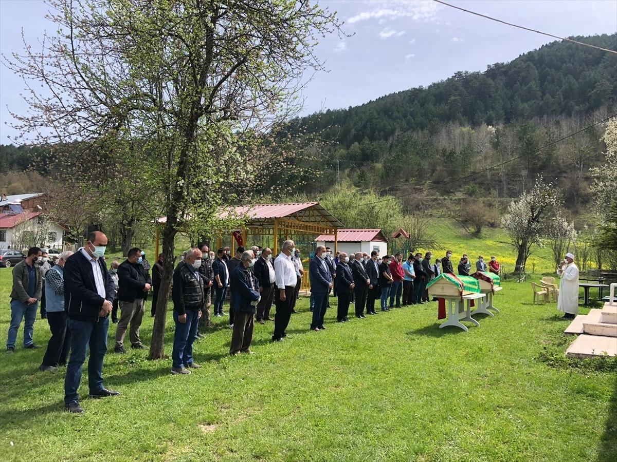Kastamonu'daki yangında hayatını kaybeden anne ile kızının cenazeleri toprağa verildi