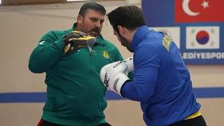 Kick Boks antrenörü İbrahim Macun, koronavirüsten hayatını kaybetti