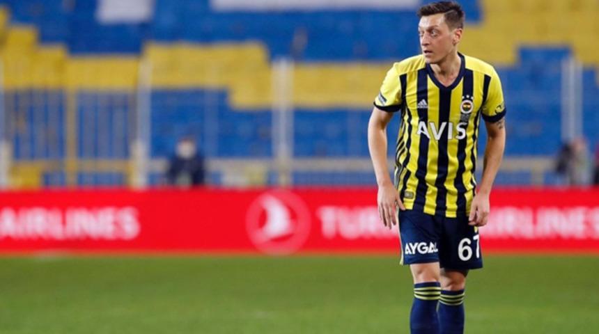 Fenerbahçe'de Mesut Özil dikkatleri üzerine çekti