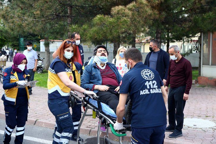 Kayseri'de iki otomobil çarpıştı: 3 yaralı G2