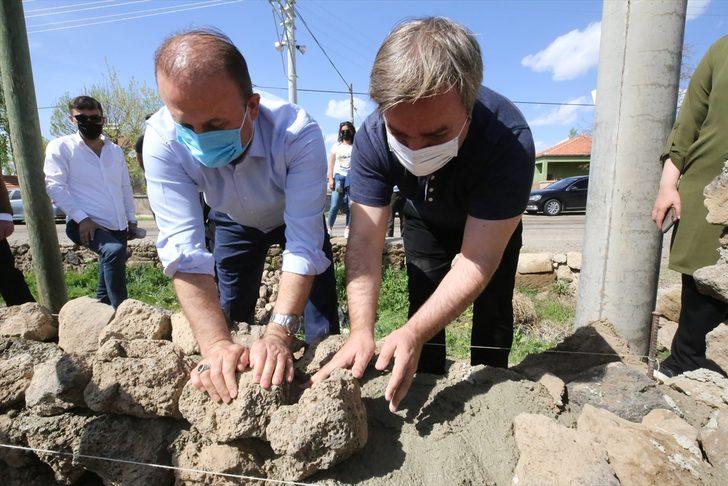 Aksaray Valisi Aydoğdu, 1 Mayıs Emek ve Dayanışma Günü'nde duvar işçilerine yardım etti G5