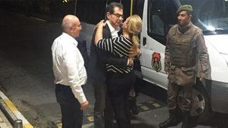 Kadri Gürsel'in eşiyle öpüştüğü fotoğrafa gelen tepkilere Ayşe Arman'dan yazı