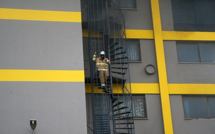 İzmir'de plastik fabrikasında çıkan yangın söndürüldü G2