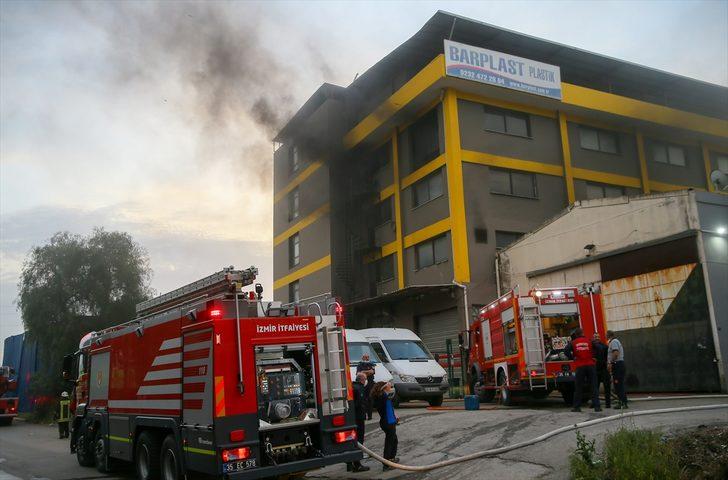 İzmir'de plastik fabrikasında çıkan yangın söndürüldü G3