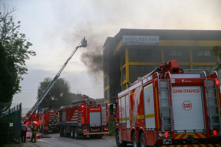 İzmir'de plastik fabrikasında çıkan yangın söndürüldü G4