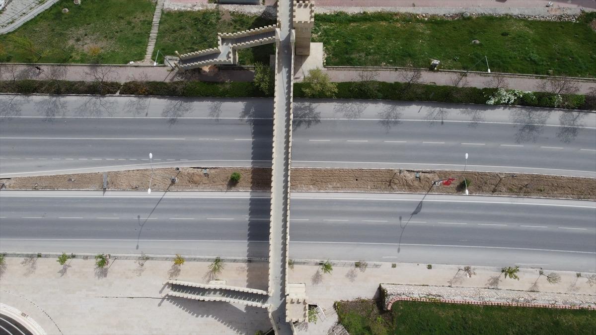 Bursa ve &ccedil;evre illerde tam kapanma s&uuml;recinin &uuml;&ccedil;&uuml;nc&uuml; g&uuml;n&uuml;nde sessizlik hakim