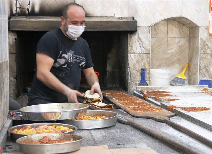 RAHMET VE BEREKET AYI RAMAZAN - Şanlıurfa'nın taş fırınlarında pişen lezzetleri ramazan sofralarını süslüyor G2