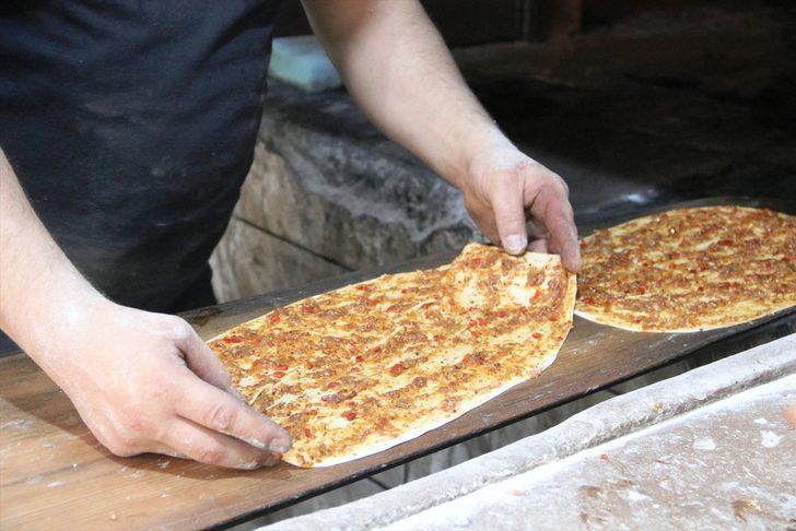 RAHMET VE BEREKET AYI RAMAZAN - Şanlıurfa'nın taş fırınlarında pişen lezzetleri ramazan sofralarını süslüyor G4