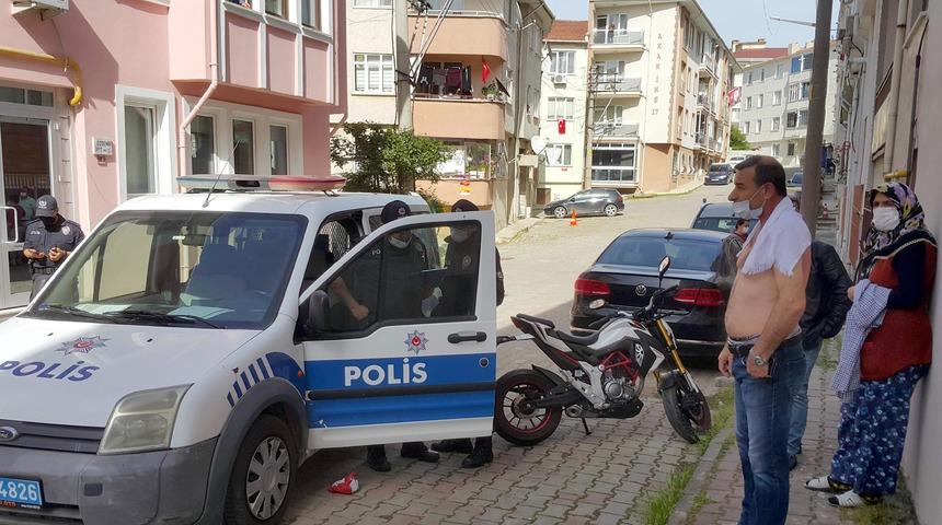 Sigara dumanından rahatsız olduğu komşusunun üzerine kaynar su döktü!