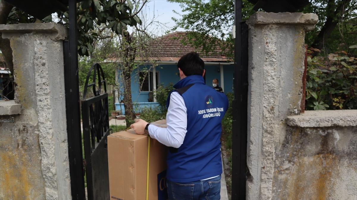 D&uuml;zce Belediyesi "Evde &Ouml;z Bakım Hizmeti" ile ihtiya&ccedil; sahiplerinin yardımına koşuyor